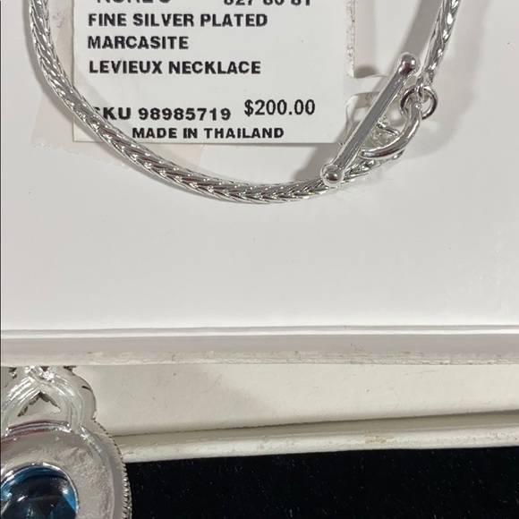 LE VIEUX necklace - Picture 4 of 11